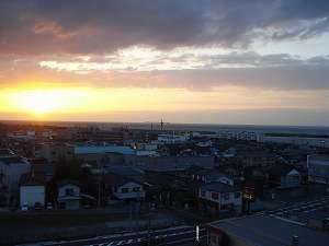 壮大な「海」と美しい「夕日」を客室から一望♪ (方角によってはご覧頂く事ができません。）