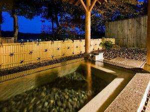 【大浴場 露天風呂】磐梯熱海温泉街を見下ろせる眺望露天風呂です。
