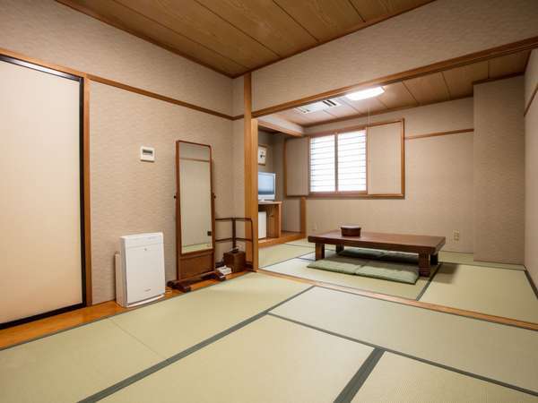 ６畳２間続きの和室はご家族や友人同士で泊まるにはぴったりの広さ