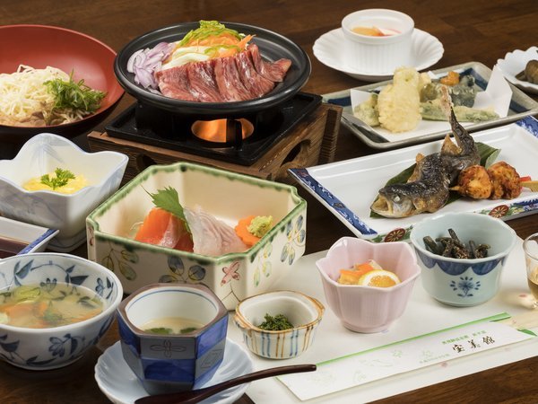 季節と地元のお野菜を大切に。お料理はすべてその日に手作りしています。