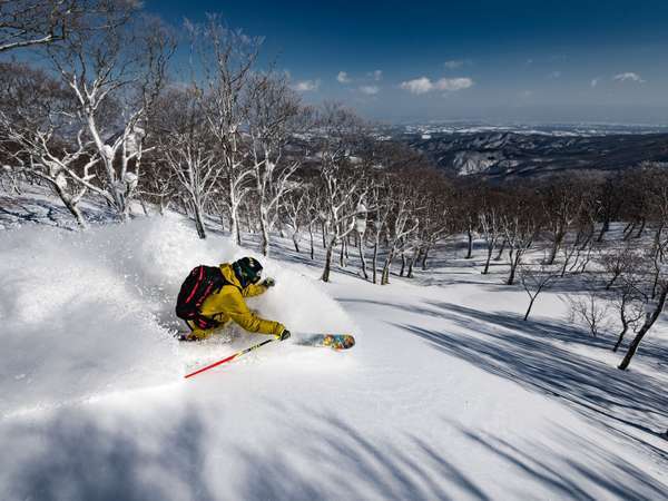 【夏油高原スキー場】日本屈指の積雪を誇る夏油高原スキー場。ゲレンデまで徒歩0分で宿泊滞在！