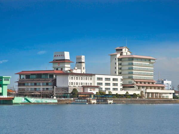 常陸利根川を望む潮来ホテル全景