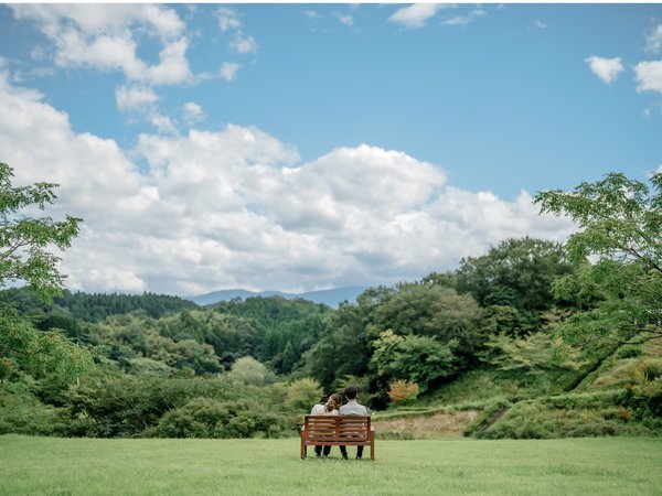 KAZENOKUNI　IWAMI　RESORT&STAYS　グリーンテラスから見る二人だけの景色