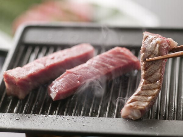 月替わり会席のメインは飛騨牛の鉄板焼き！お好きな焼き加減でお楽しみください♪