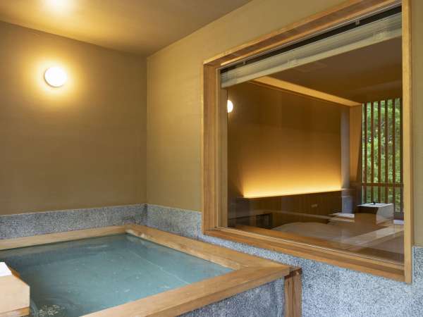 展望風呂付客室のお風呂はもちろん源泉100％の温泉です。