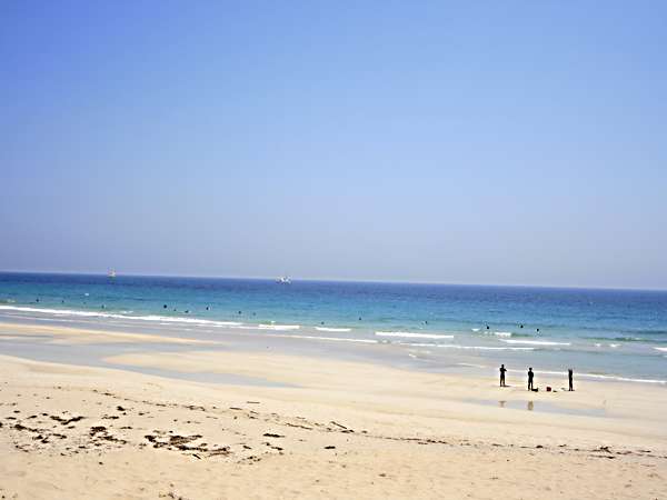 白砂のきれいな白浜大浜海岸♪縁結びでも知られる白浜神社（海岸横）もおススメです。