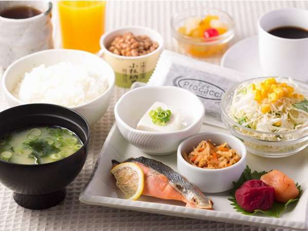 【和朝食】朝はやっぱり和食♪一番人気の和朝食。無添加ジュース付き♪