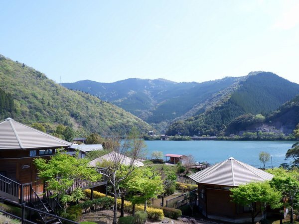 静かな湖畔のコテージ♪　雄大な景色に身も心も開放されます＼(≧▽≦)！