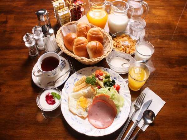 石打丸山スキー場　スキー・スノボとペットの宿　アルミュールのプラン「▼朝食付き【SDGｓなエコプラン】アメリカンスタイルの朝食で元気な朝が始まる♪深夜着ＯＫ！特典付」