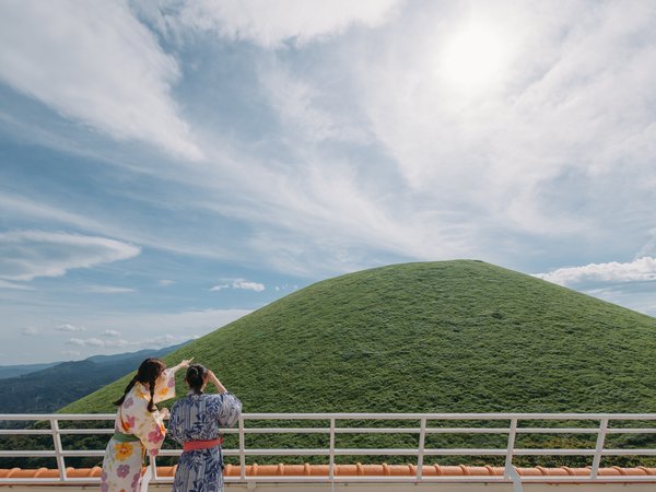 屋上SKY-HILL GARDENから眺める大室山は近い！大きい！