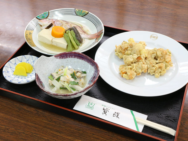 *【夕食一例】地元の良質な食材にこだわった日替わり和定食