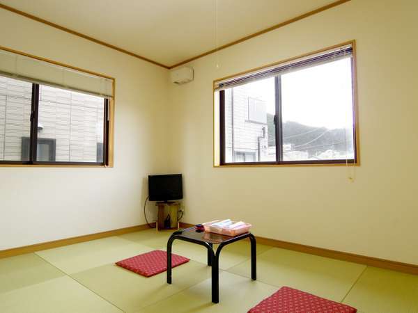 和室6畳-A　窓から日光連山を見ることのできる、見晴らしの良いお部屋