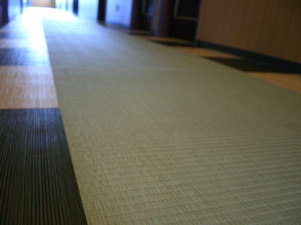 素足で寛げる館内～各階廊下・客室の床は畳（またはフローリング）で、開放感バツグン♪