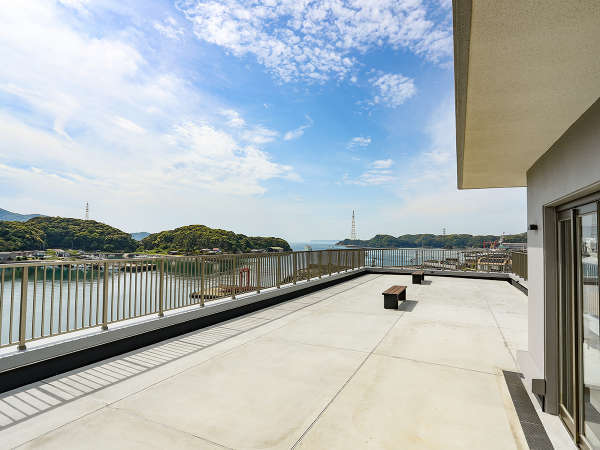 ・空と海が広がる景色を屋上からご覧いただけます