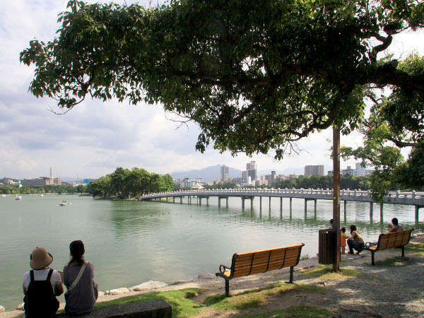 四季折々の顔をみせる大濠公園は福岡市民の憩いの場所。