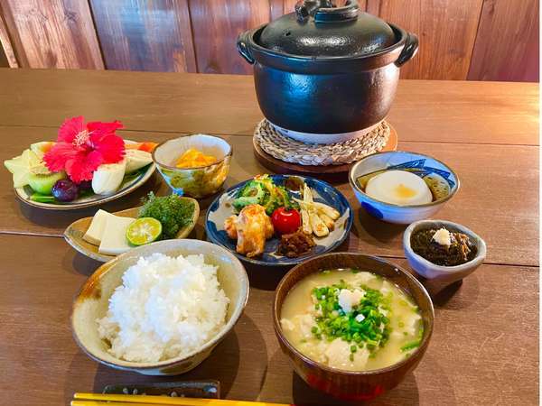 朝食：和食、洋食日替わり