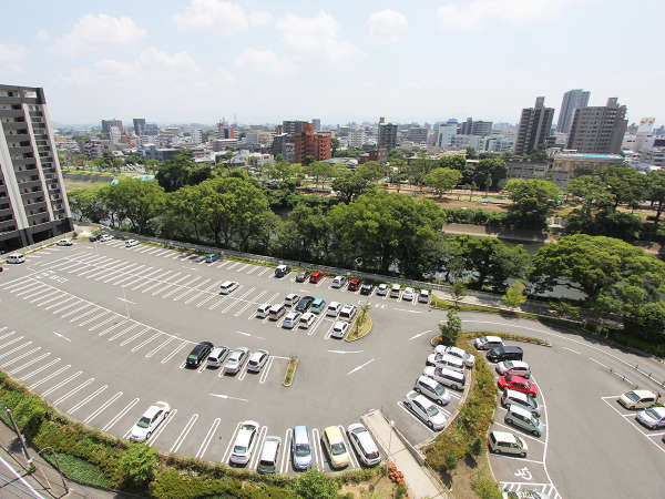 160台収容の駐車場バスも駐車可能です。