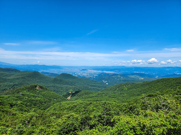 #福島盆地を望む山間の宿です