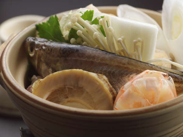 冬◇寿スタンダード一例･･海鮮鍋にはハタハタを使用しております。海の幸をご堪能あれ♪