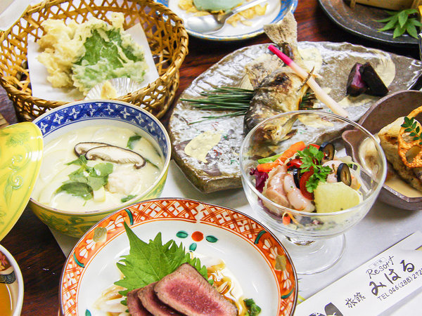 *【夕食一例】ヘルシー高たんぱくなしし肉やてんぷら・川魚など山の恵みを食べやすい調理法でご提供！