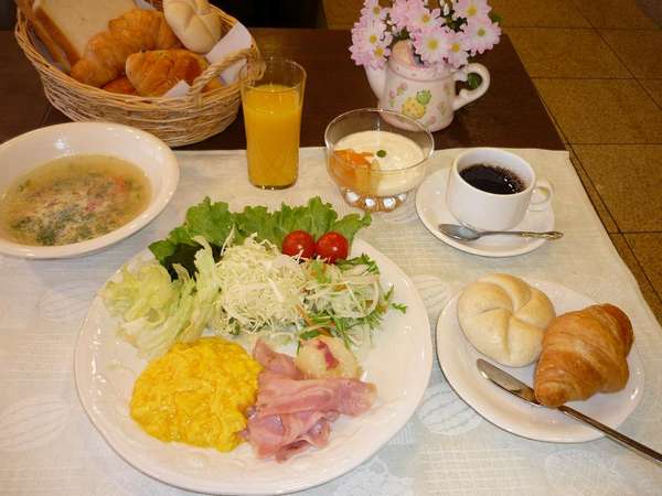 朝食です。どうぞお召し上がりください。