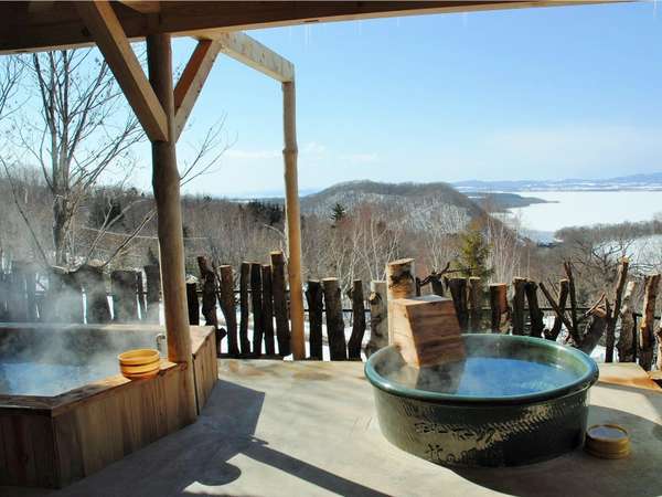 網走湖を望む露天風呂。北海道の大自然を堪能。