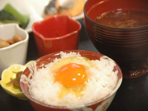 比内地鶏の極上たまごかけご飯も楽しめる朝食バイキング