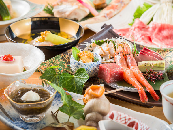 【夕食】越前郷土会席(一例)：地元の厳選されたとれたて新鮮素材を四季に合わせて調理いたします。