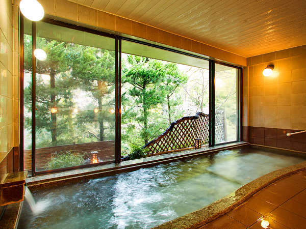 【天見温泉 極楽湯】天然ラジウム温泉。24時間ご入浴いただけます。窓一面に広がる緑をお楽しみ下さい