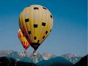雄大な白馬三山を望む熱気球体験