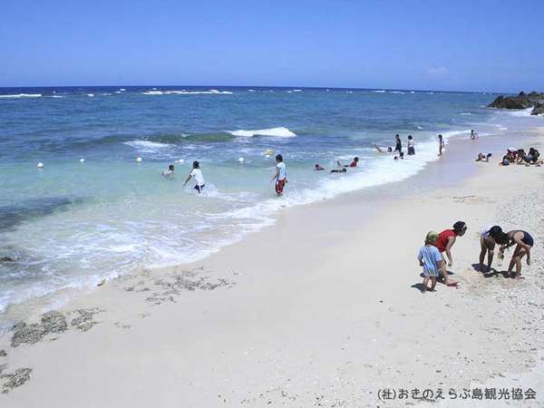 【周辺観光】「屋子母ビーチ」　水平線には与論島や沖縄本島が望めます