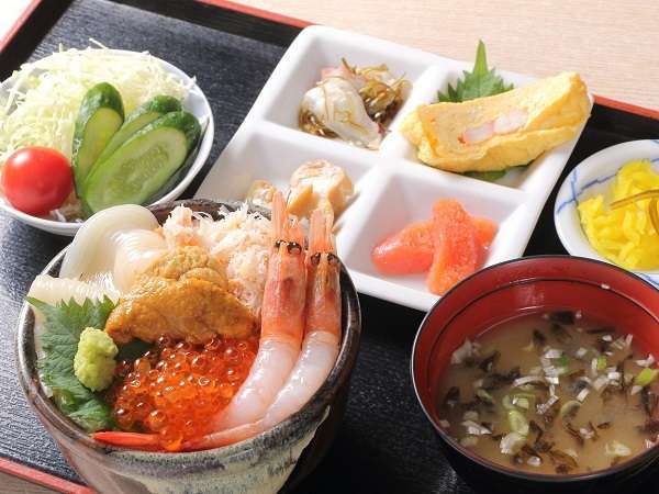 【お部屋が朝市】すずや食堂よりお部屋に届く朝食一例　(五色丼)