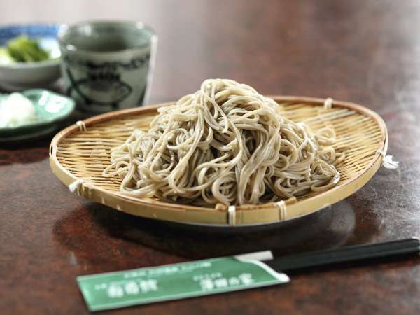 *お蕎麦/「幻のそば」と地元でも人気の手打ち蕎麦。独特の風味とコシのある食感に舌鼓