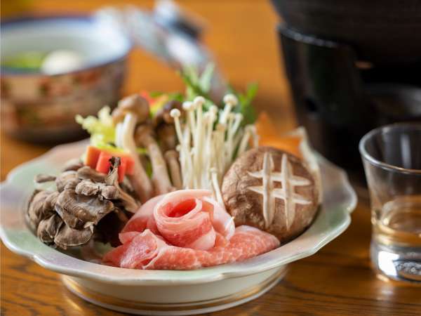 地元食材をつかった鍋物一例