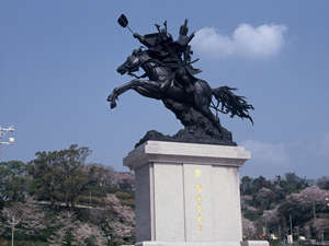 日本一の騎馬像　菊池武光公