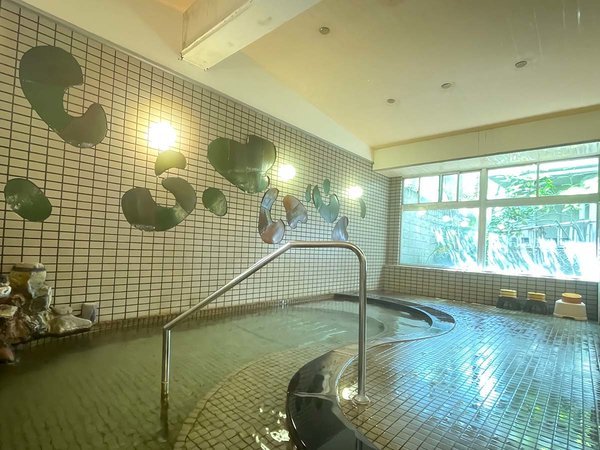 大浴場（男性）／開湯1300年の歴史ある粟津温泉の100％天然温泉をお楽しみください。