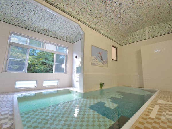 *大浴場/清流ゆびそ川の緑を望み明るく清潔でアーチ天井･モザイクタイルのお風呂