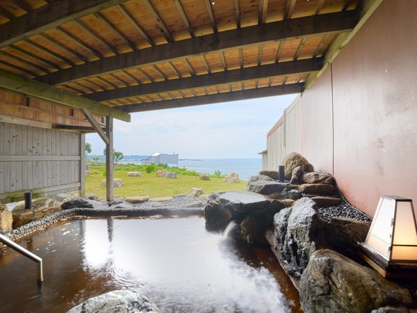 ［和風露天風呂］日本海の絶景に面した和風露天風呂