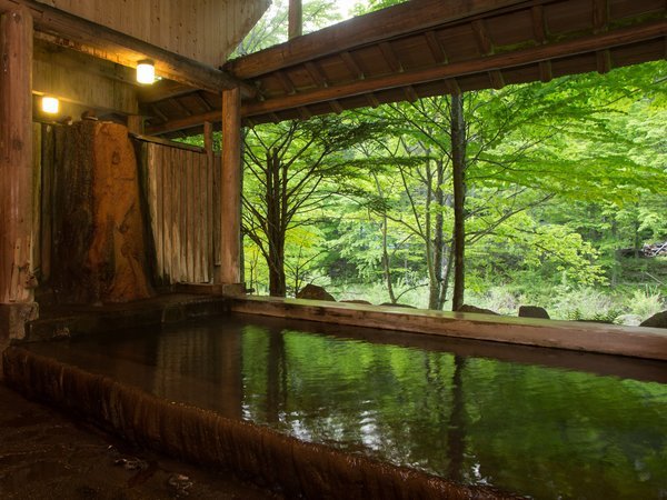 奥飛騨を流れる川の音が響くかわらの湯