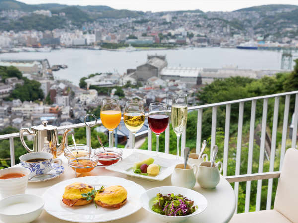 【ルームサービス朝食】長崎港を望むプライベートな空間で、ゆっくりと贅沢な時間をお楽しみください