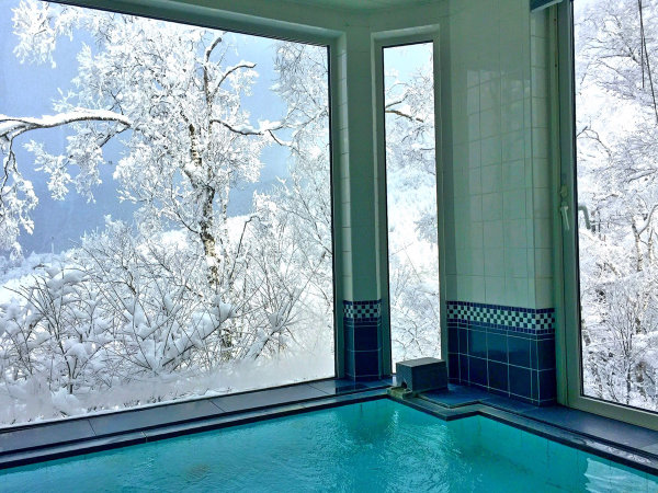 【天然温泉展望パノラマ風呂】2ヶ所、北アルプス・蓼科山を望む自然につつまれた癒しの温泉。