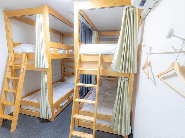 ・【ドミトリー一例】男女混合で泊まれる2段ベッドタイプのお部屋