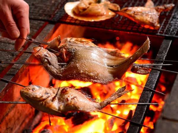 ※焼き魚は炭火焼で調理しています。ホクホクで絶品です。