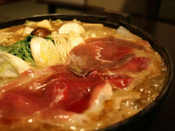 毎年大人気！身体温まるジビエ料理【いのしし鍋】天城野菜とジビエの旨味が効いた味噌ベースのすき焼風に！