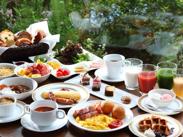 ・朝食：庭園の眺めとともにお召し上がりください。(イメージ)
