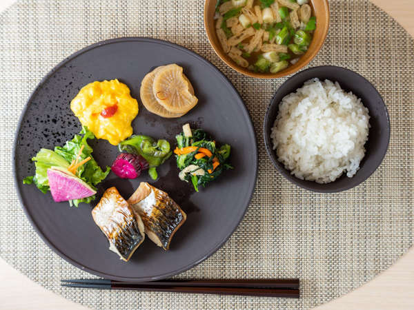 ご当地メニューなど日替わりバイキングで一日の活力を