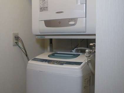 室内に洗濯機乾燥機を完備