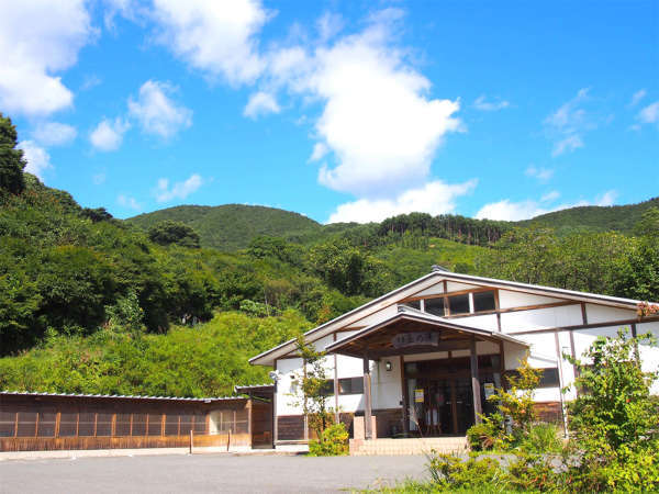 ・【宿外観】歴史ある鉱山「玉山金山」の麓にある宿です