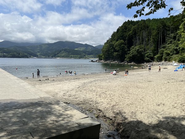 近隣の越喜来浪板海岸車で10分