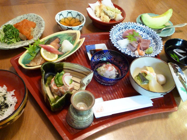 【夕食一例】目と舌で味覚を味わう会席料理